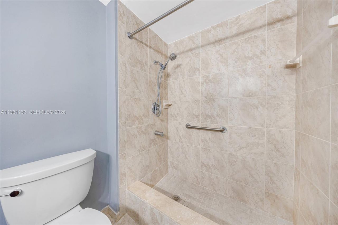 4350 Hillcrest Dr , Unit 200, Hollywood, FL 33021 Photo