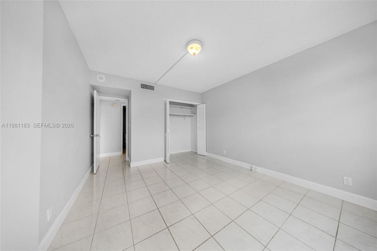 4350 Hillcrest Dr , Unit 200, Hollywood, FL 33021 Photo