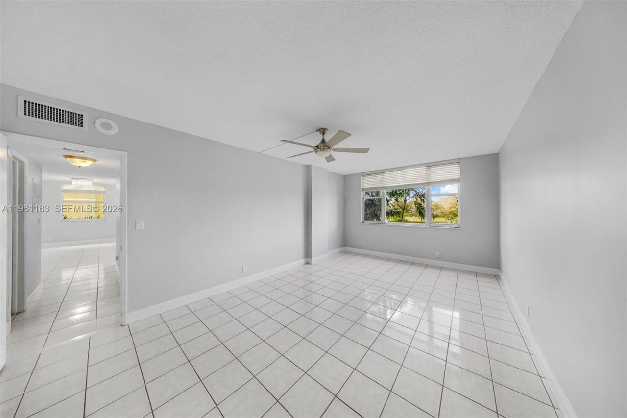 4350 Hillcrest Dr , Unit 200, Hollywood, FL 33021 Photo