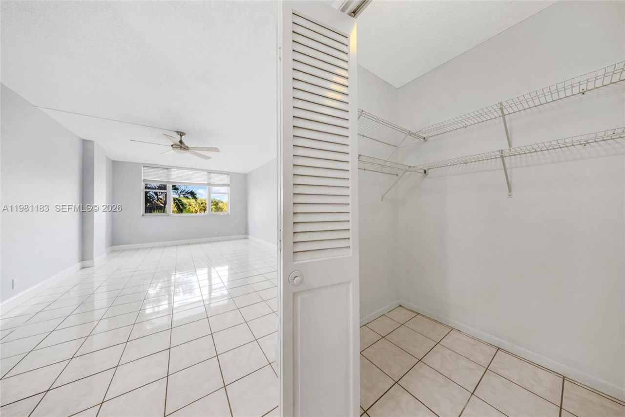 4350 Hillcrest Dr , Unit 200, Hollywood, FL 33021 Photo