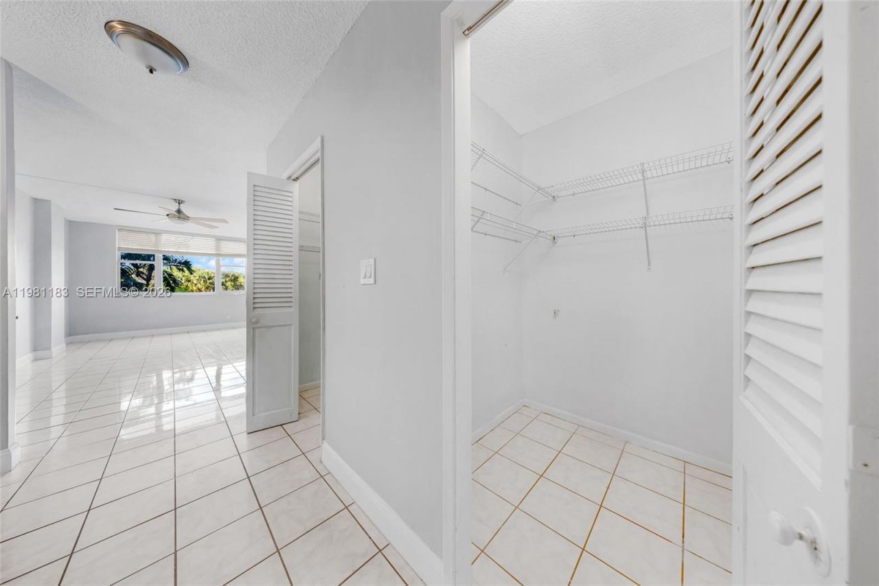 4350 Hillcrest Dr , Unit 200, Hollywood, FL 33021 Photo