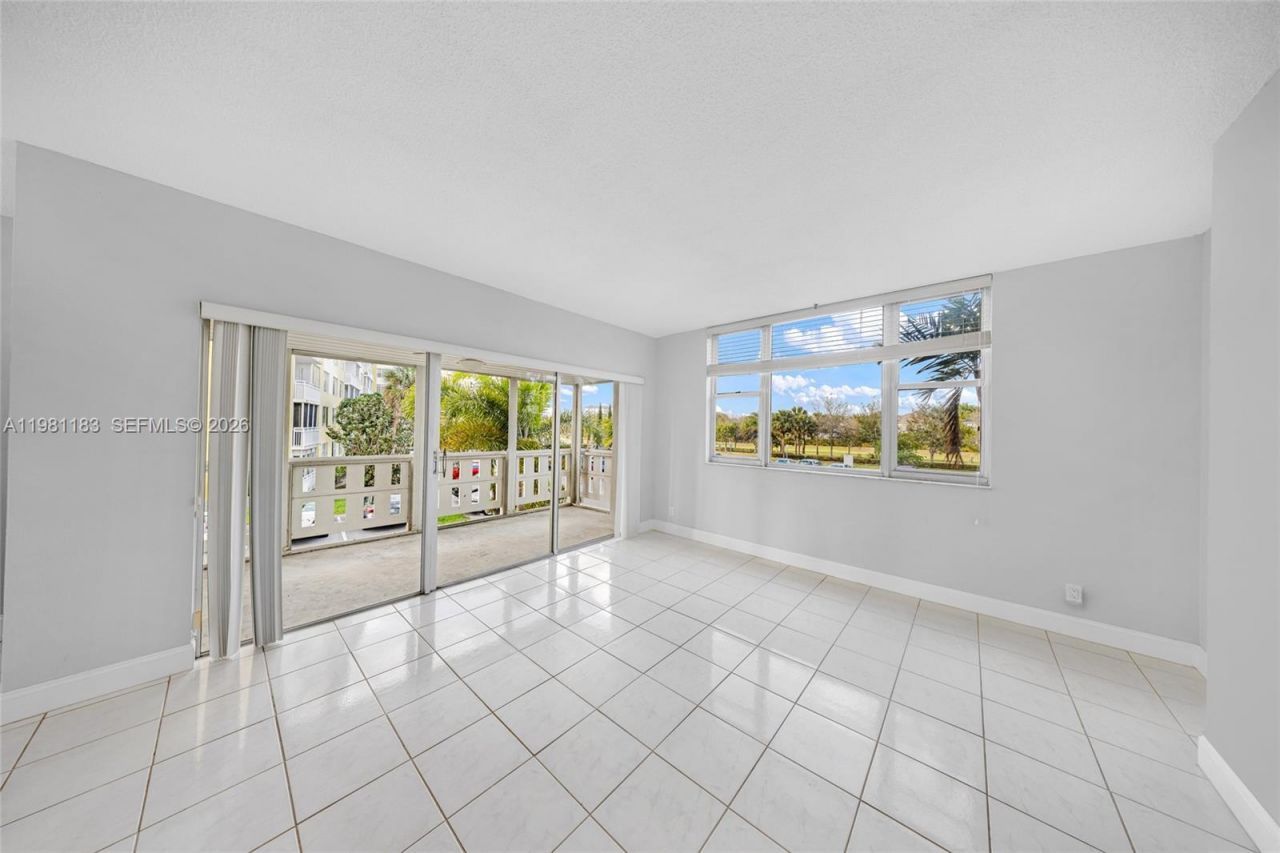 4350 Hillcrest Dr , Unit 200, Hollywood, FL 33021 Photo