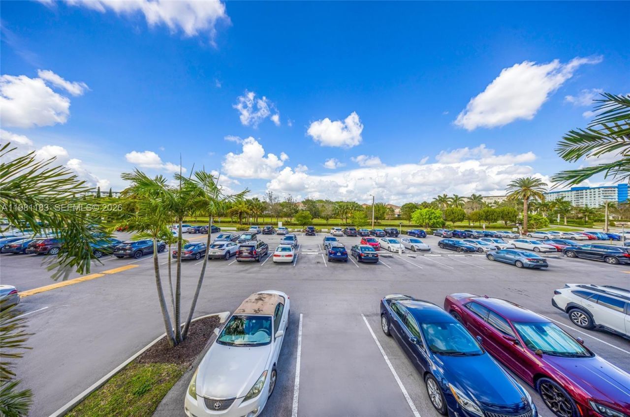 4350 Hillcrest Dr , Unit 200, Hollywood, FL 33021 Photo