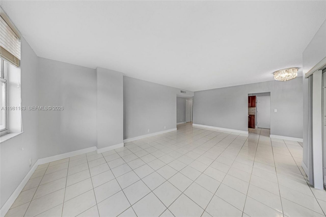4350 Hillcrest Dr , Unit 200, Hollywood, FL 33021 Photo