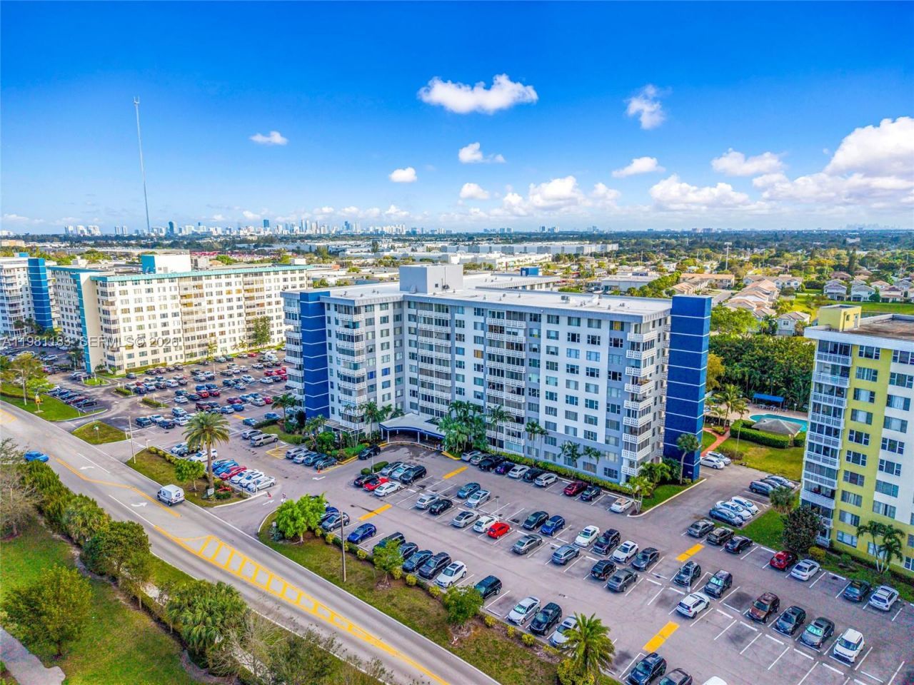 4350 Hillcrest Dr , Unit 200, Hollywood, FL 33021 Photo