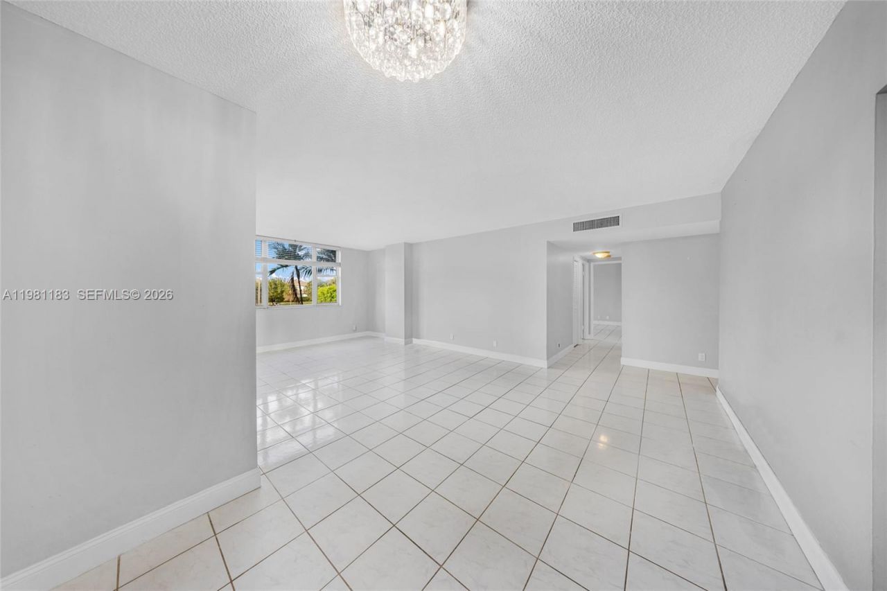 4350 Hillcrest Dr , Unit 200, Hollywood, FL 33021 Photo