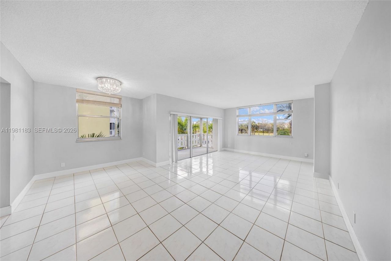 4350 Hillcrest Dr , Unit 200, Hollywood, FL 33021 Photo