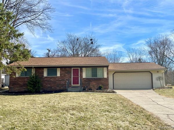 19464 Parkville Street, Livonia, MI 48152