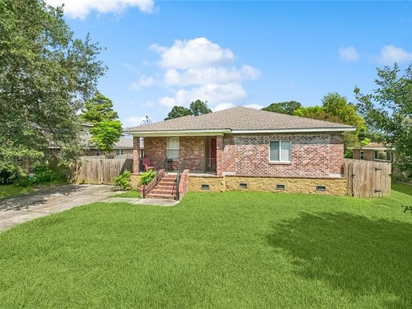 2126 GENERAL COLLINS Avenue , New Orleans, LA 70114