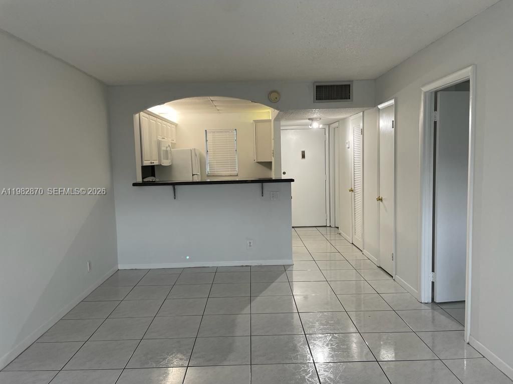 220 SW 9th Ave, Unit 417, Hallandale Beach, FL 33009 Photo