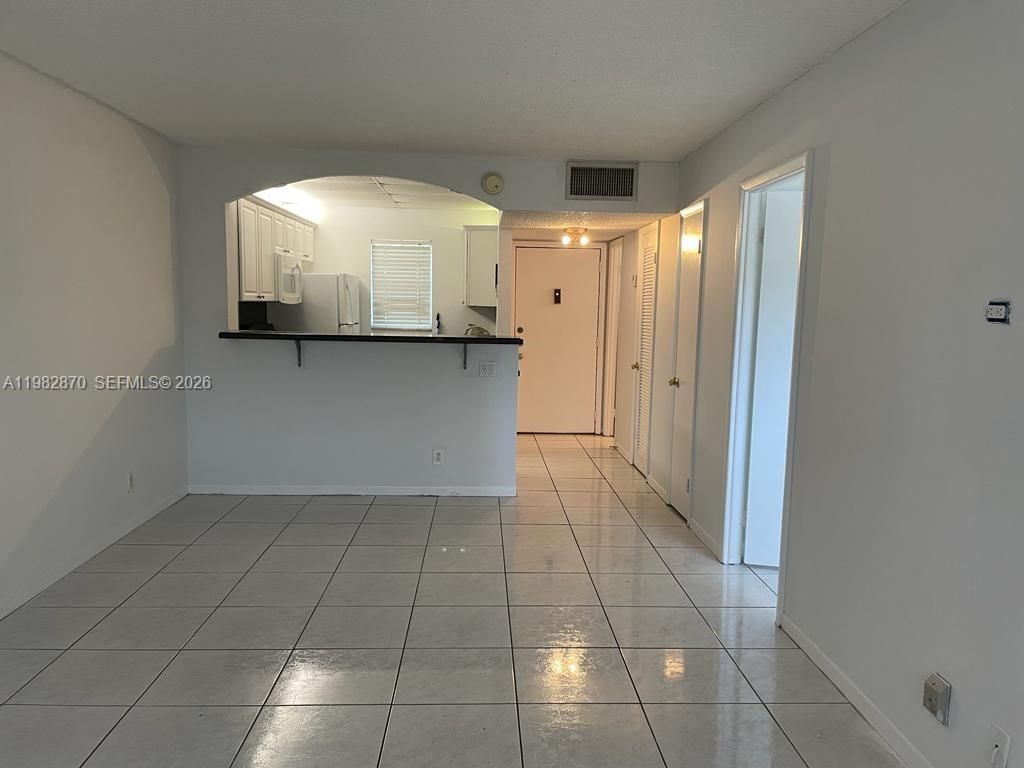 220 SW 9th Ave, Unit 417, Hallandale Beach, FL 33009 Photo