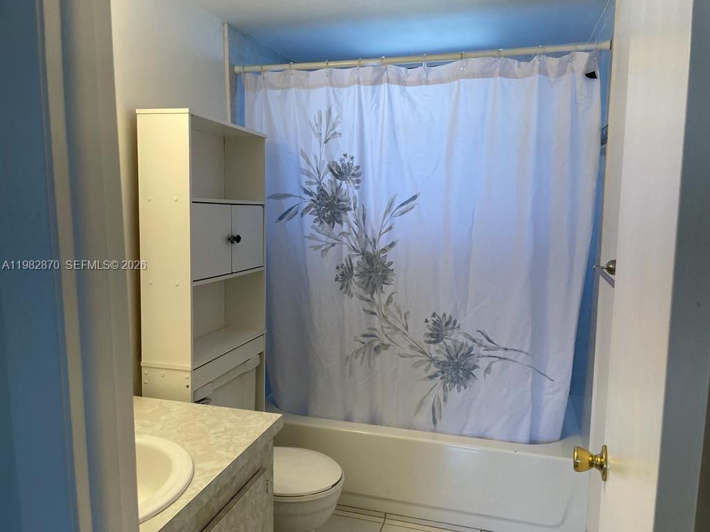 220 SW 9th Ave, Unit 417, Hallandale Beach, FL 33009 Photo