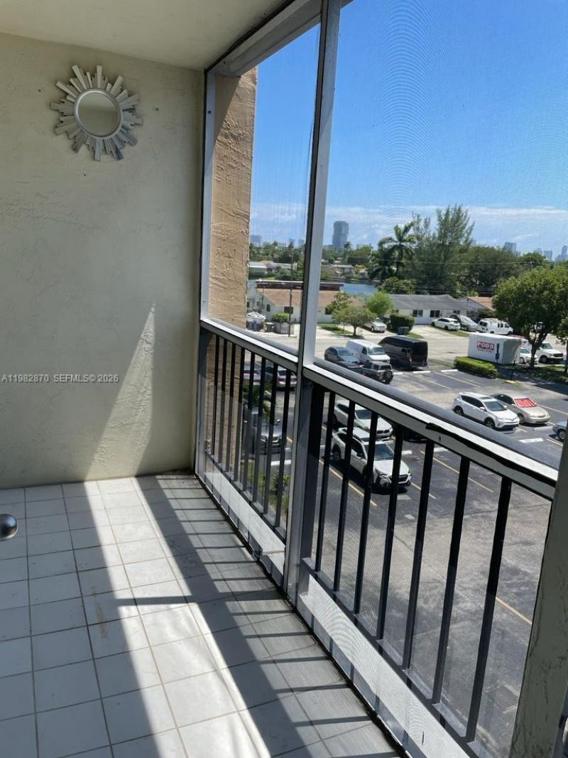 220 SW 9th Ave, Unit 417, Hallandale Beach, FL 33009 Photo