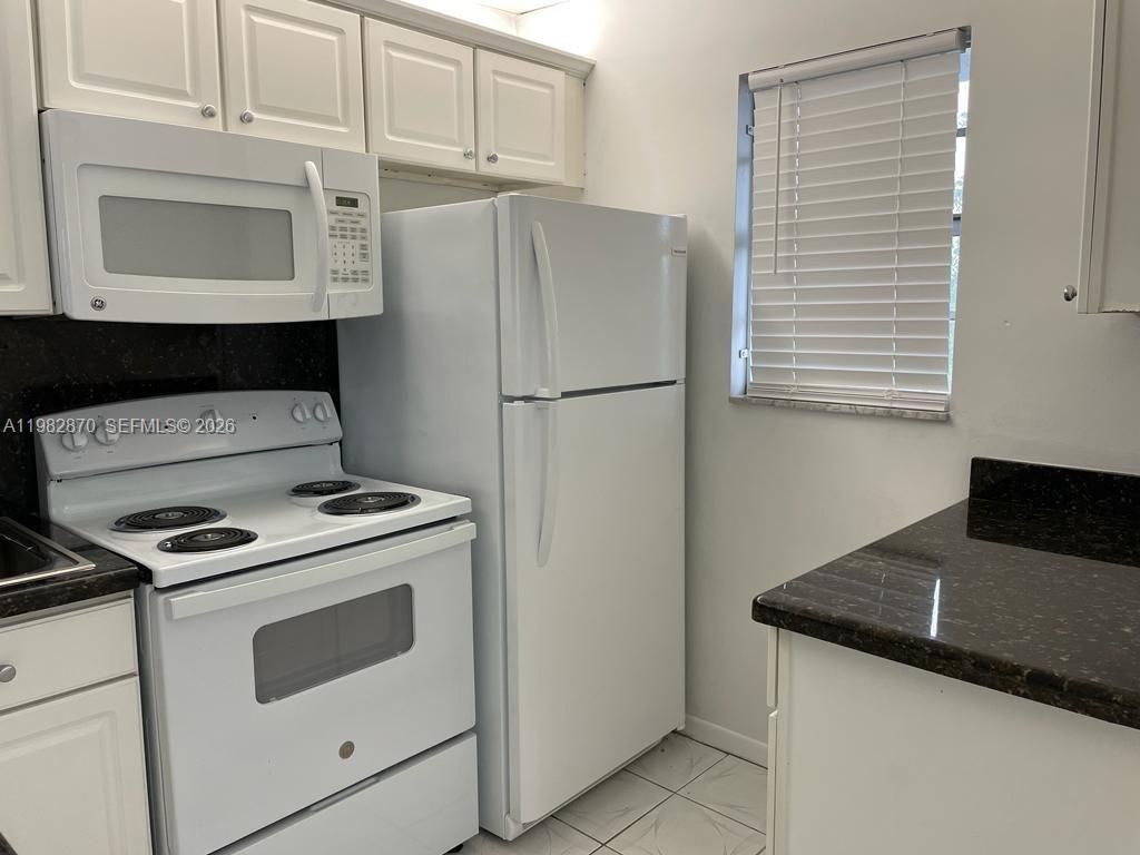 220 SW 9th Ave, Unit 417, Hallandale Beach, FL 33009 Photo