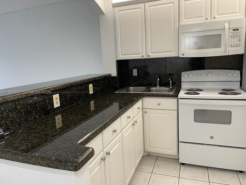 220 SW 9th Ave, Unit 417, Hallandale Beach, FL 33009 Photo