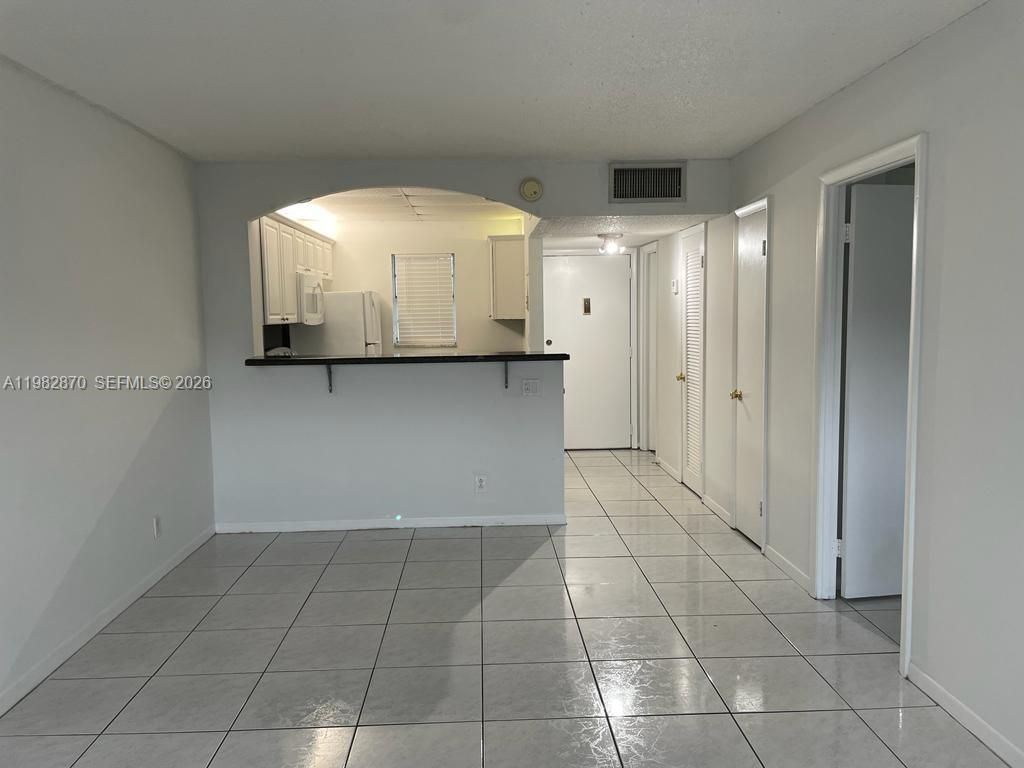 220 SW 9th Ave, Unit 417, Hallandale Beach, FL 33009 Photo