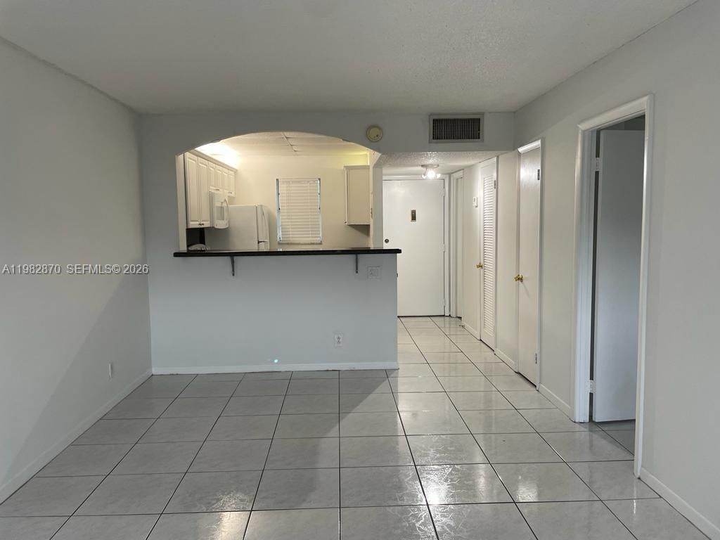 220 SW 9th Ave, Unit 417, Hallandale Beach, FL 33009 Photo