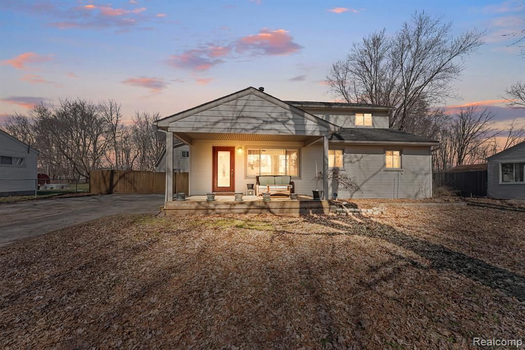 45208 Paris Drive, Belleville, MI 48111 Main Photo