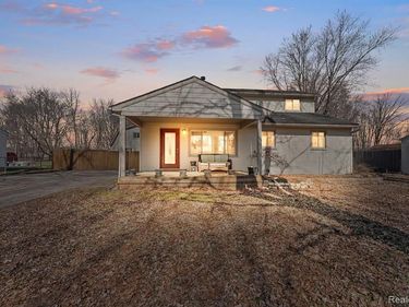 45208 Paris Drive, Belleville, MI 48111