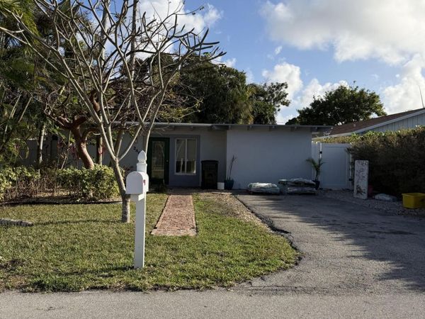 246 NE 10th Street, Delray Beach, FL 33444