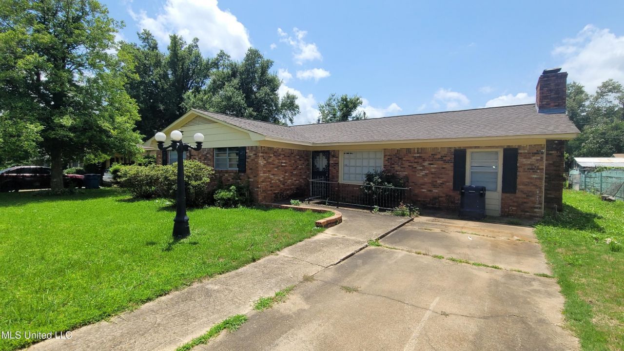1577 Azalea Street, Clarksdale, MS 38614 Main Photo