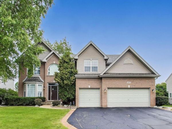 1677 Driftwood Lane , Crystal Lake, IL 60014