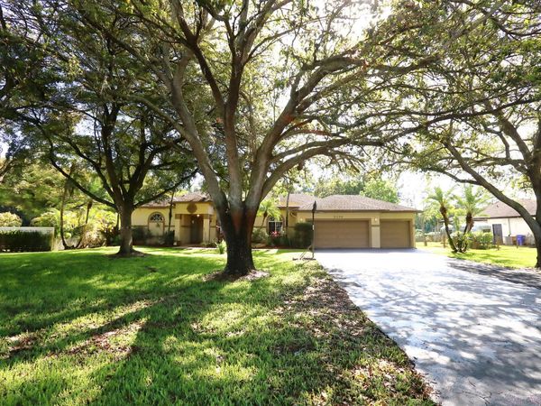 5330 SW 199th Avenue, Pembroke Pines, FL 33332