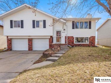 6142 NW 5th Street, Lincoln, NE 68521