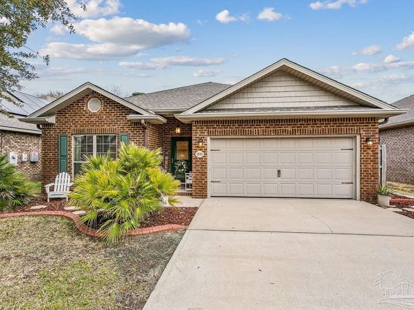 1810 Coast Ct, Gulf Breeze, FL 32563