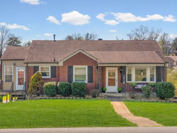 1716 Merritt Dr , Clarksville, TN 37043