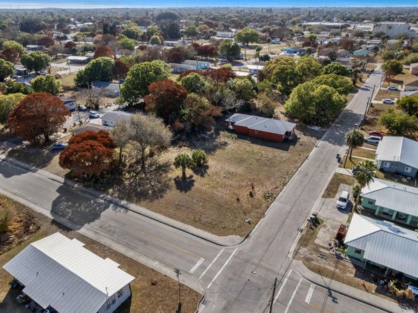 1403 Avenue J, Fort Pierce, FL 34950