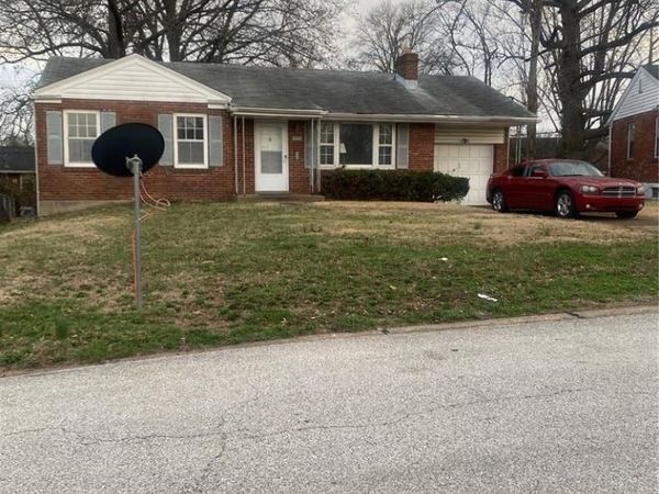 9456 Bagley Drive , St Louis, MO 63136