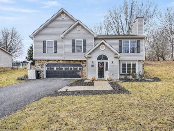 5181 Crumpacker DR, Roanoke, VA 24019