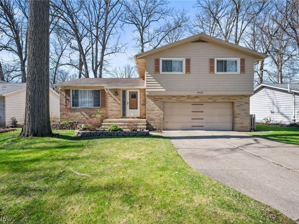 4408 Brendan Lane, North Olmsted, OH 44070