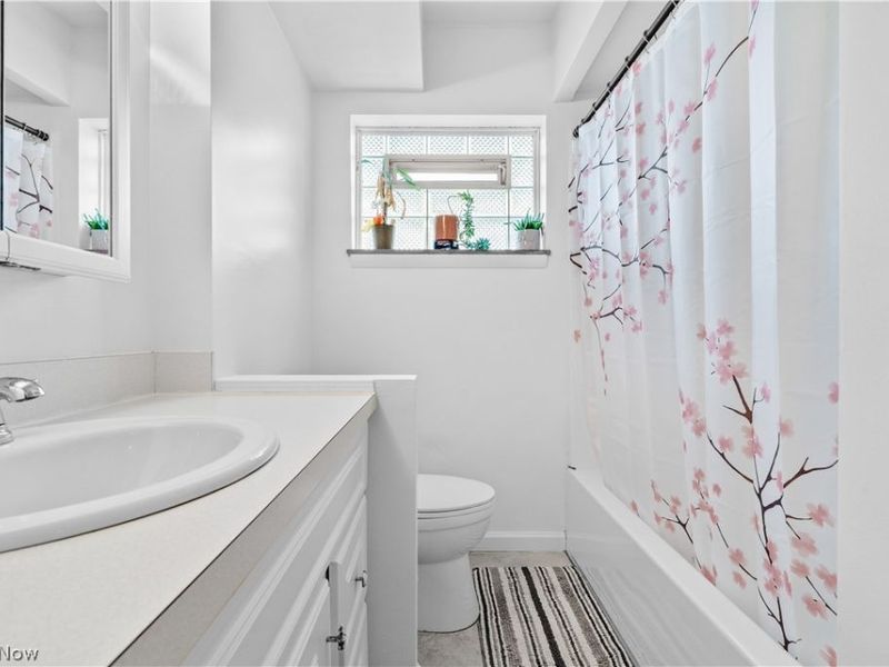 10701 Barrington Boulevard, Parma Heights, OH 44130 Photo 13