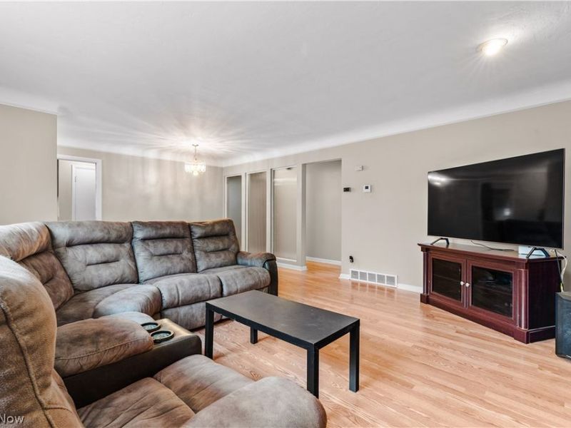 10701 Barrington Boulevard, Parma Heights, OH 44130 Photo 3