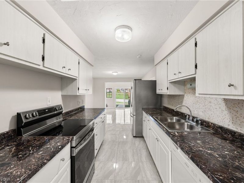 25555 Country Club Boulevard, North Olmsted, OH 44070 Photo 11