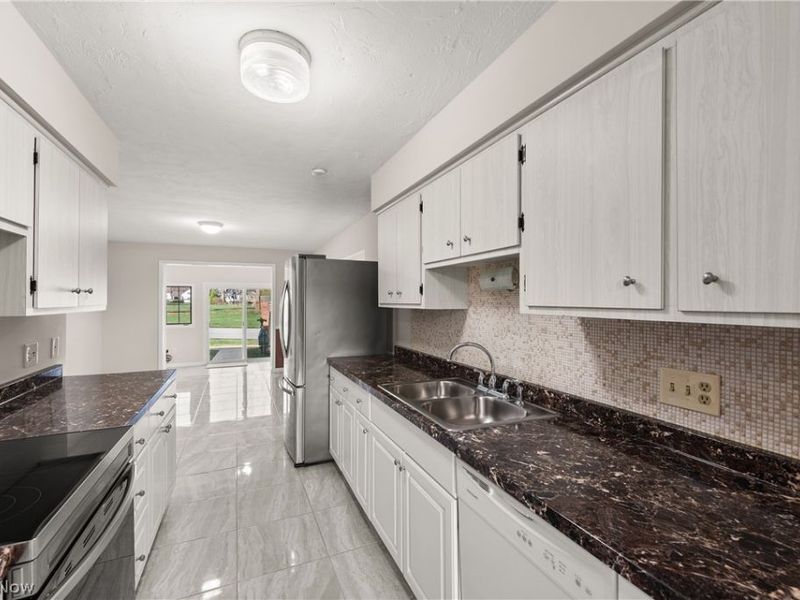 25555 Country Club Boulevard, North Olmsted, OH 44070 Photo 12