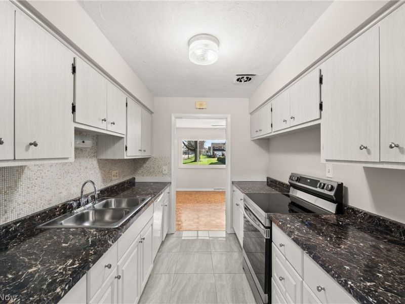 25555 Country Club Boulevard, North Olmsted, OH 44070 Photo 13