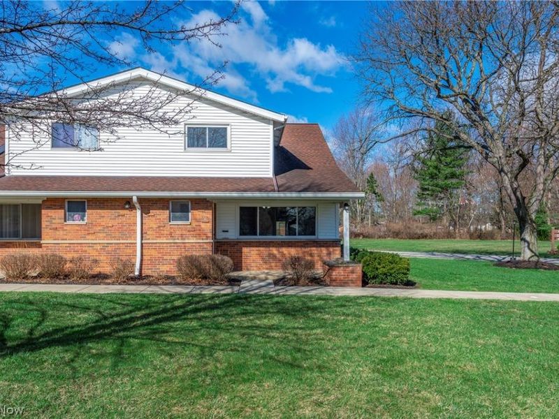 25555 Country Club Boulevard, North Olmsted, OH 44070 Photo 2