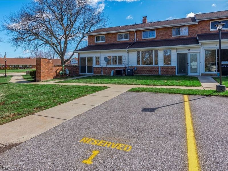 25555 Country Club Boulevard, North Olmsted, OH 44070 Photo 4