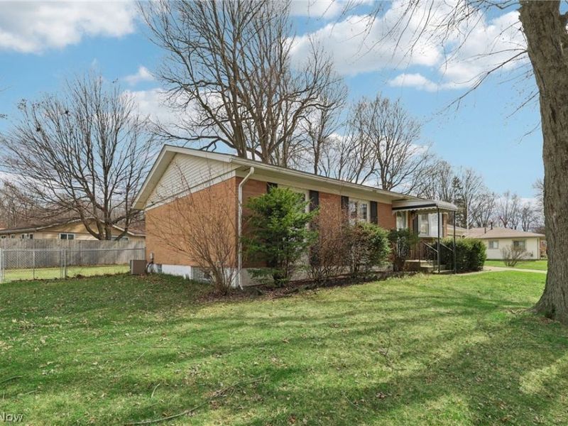 3830 Regentview Street NE, Canton, OH 44705 Photo 2