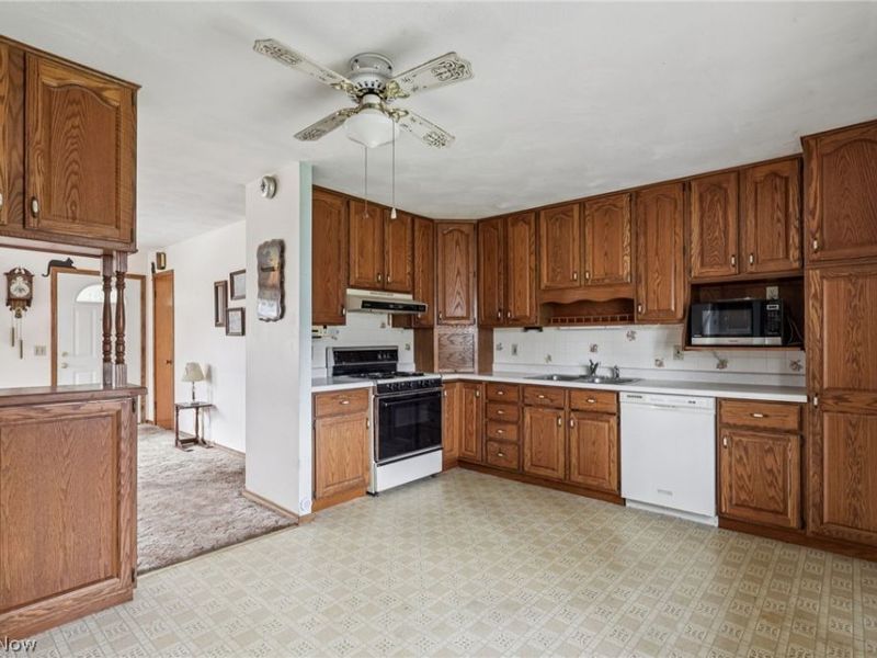 3830 Regentview Street NE, Canton, OH 44705 Photo 9