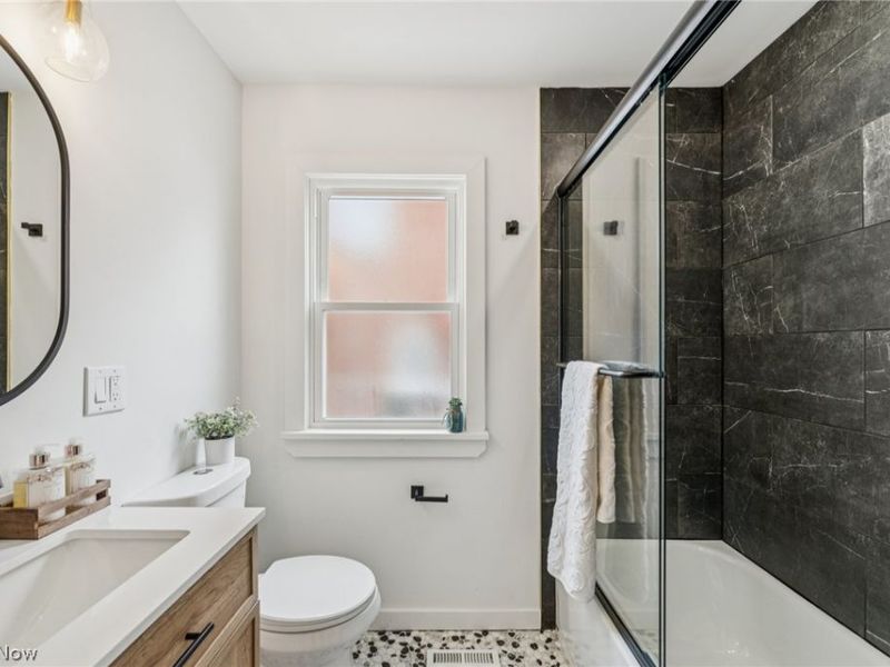 16305 Marquis Avenue, Cleveland, OH 44111 Photo 18