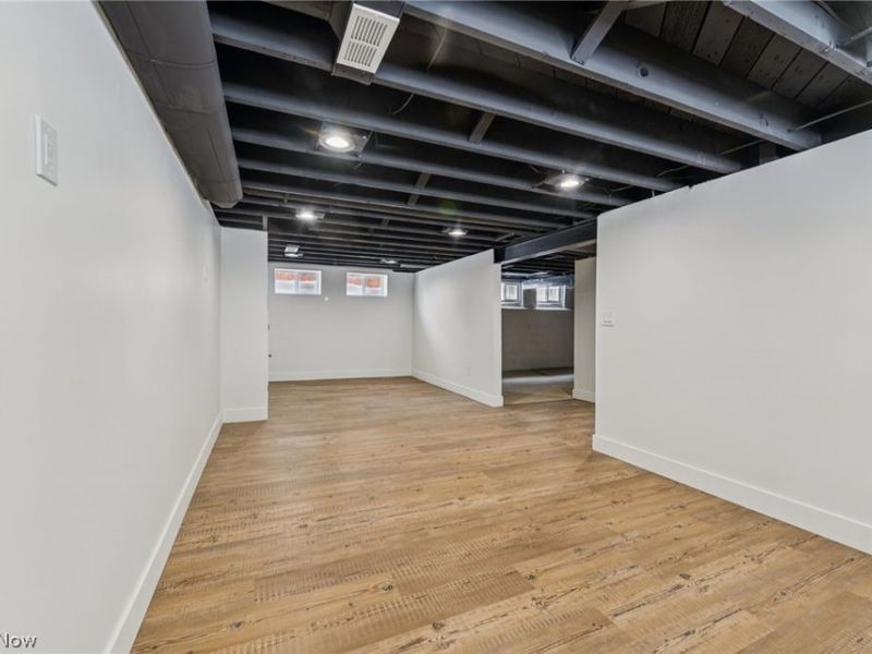 16305 Marquis Avenue, Cleveland, OH 44111 Photo 35