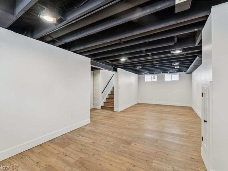 16305 Marquis Avenue, Cleveland, OH 44111 Photo 38