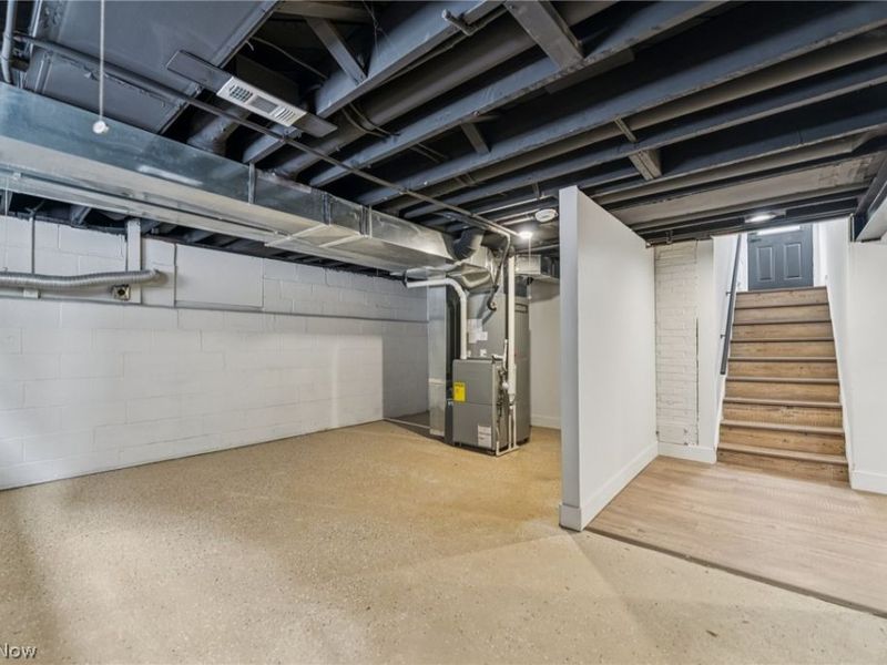 16305 Marquis Avenue, Cleveland, OH 44111 Photo 39