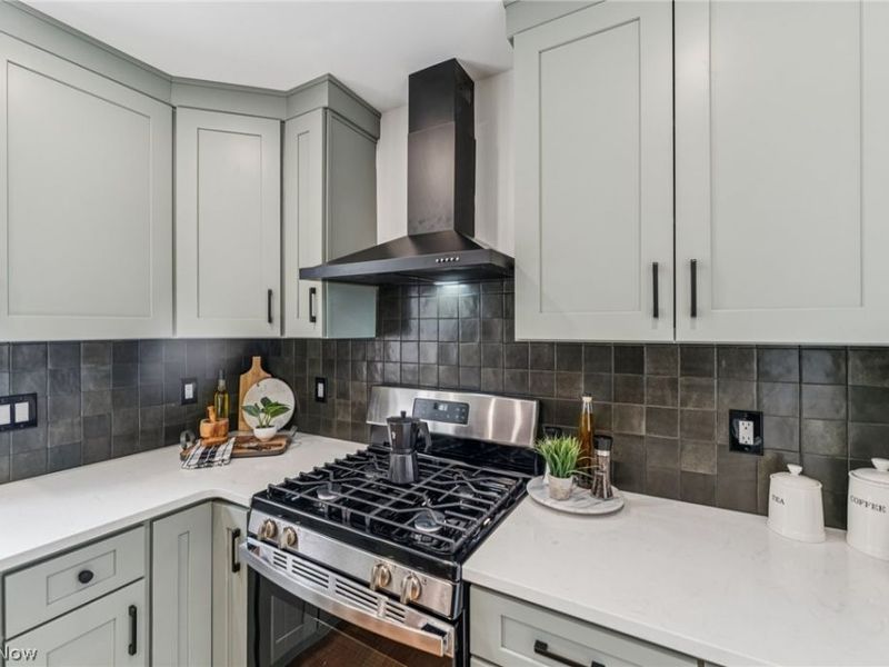 16305 Marquis Avenue, Cleveland, OH 44111 Photo 4