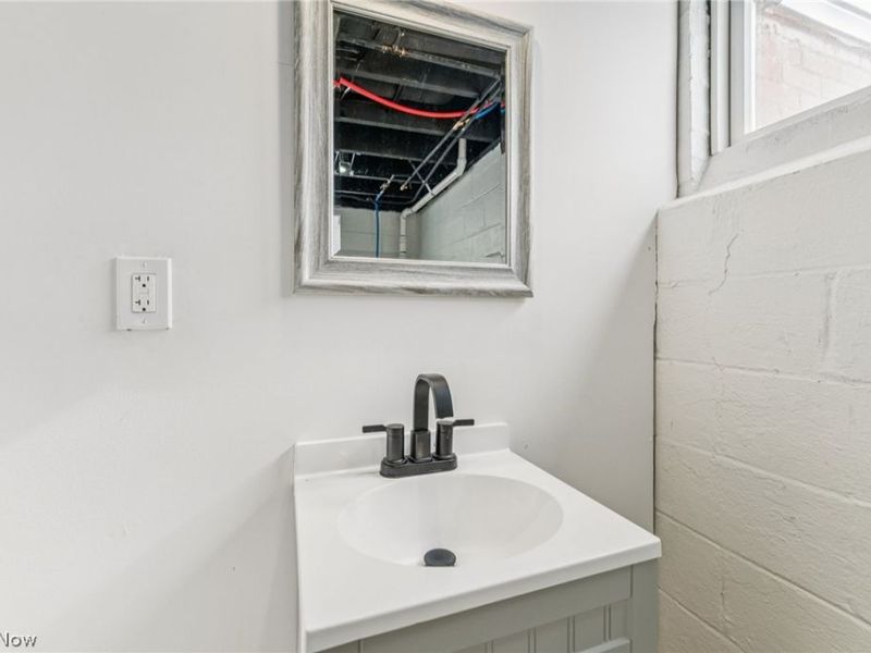 16305 Marquis Avenue, Cleveland, OH 44111 Photo 42