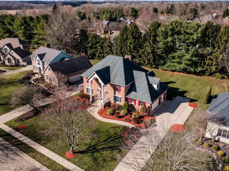 4883 Earlscourt Circle NW, Canton, OH 44718 Photo 2